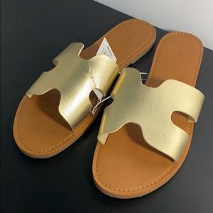 NWT✨women’s gold sandals size 10